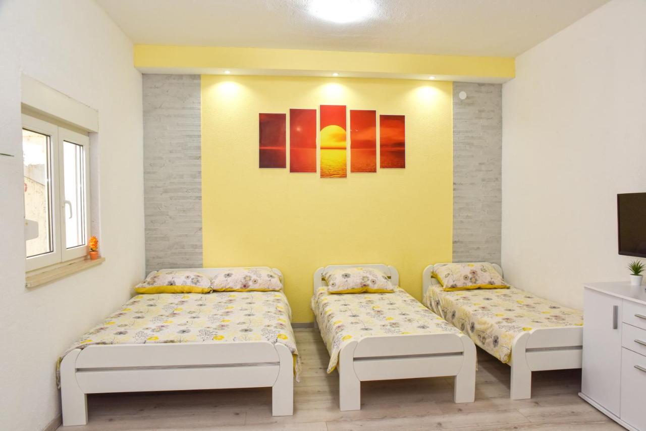 Holiday Home With 4 Studio Apartments Неум Екстер'єр фото